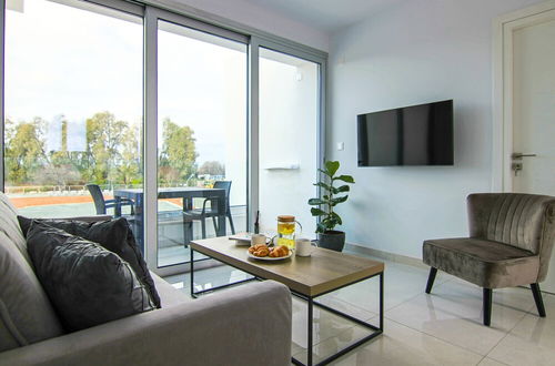 Photo 22 - Phaedrus Living: Seaside Executive Flat Harbour 202