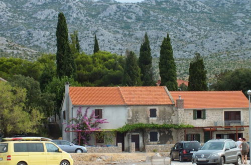 Photo 8 - Seaside Holiday Home in Starigrad With Garden and Balcony