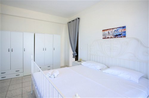 Photo 5 - Stunning 3-bed Villa in Agia Pelagia With Sea View