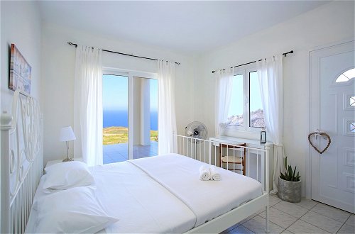 Photo 2 - Stunning 3-bed Villa in Agia Pelagia With Sea View