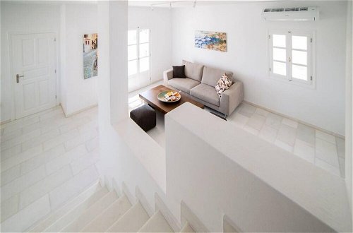 Foto 5 - Deep Blue Villa With 4 Bedrooms in Paros