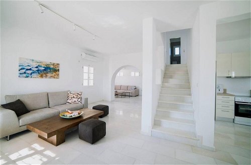 Photo 2 - Deep Blue Villa With 4 Bedrooms in Paros