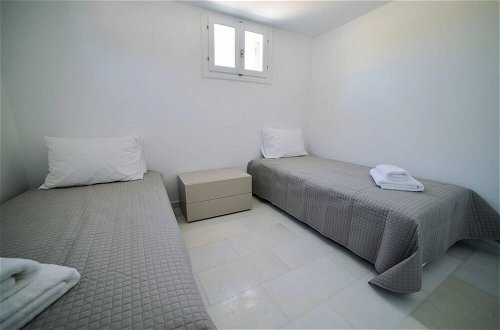 Foto 3 - Deep Blue Villa With 4 Bedrooms in Paros