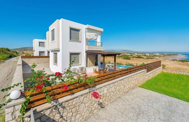 Olga Luxury Beach Front Villas - Photo 8