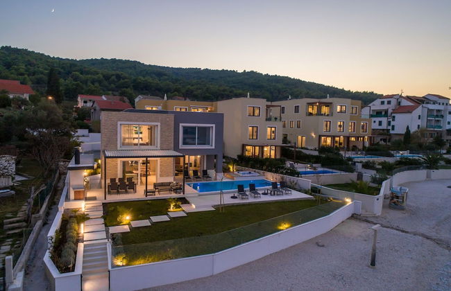 Beachfront Villa Grey Martini with Pool - Foto 51