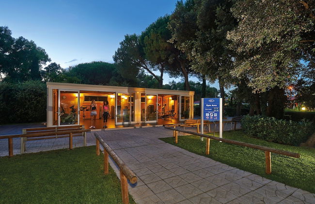Pine-shaded Getaway w/ Pool - Foto 29