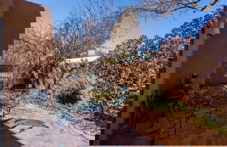 Foto 1 - Puertas de Canyon Road