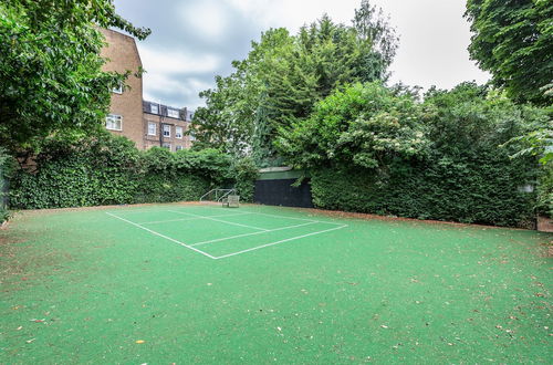 Photo 32 - Modern Holland Park apartment