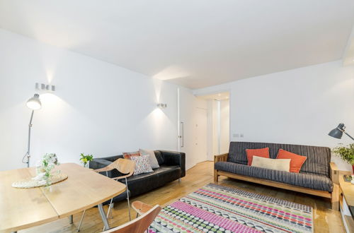 Photo 24 - Modern Holland Park apartment