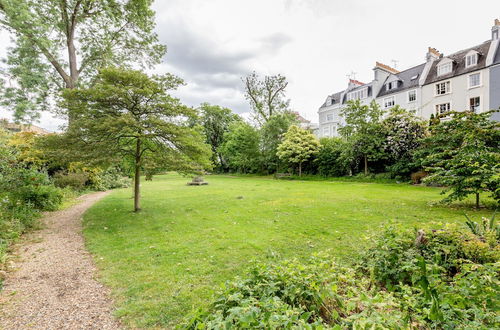 Photo 43 - Modern Holland Park apartment