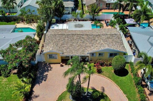 Foto 40 - Close to Beach 4Br with Heated Pool