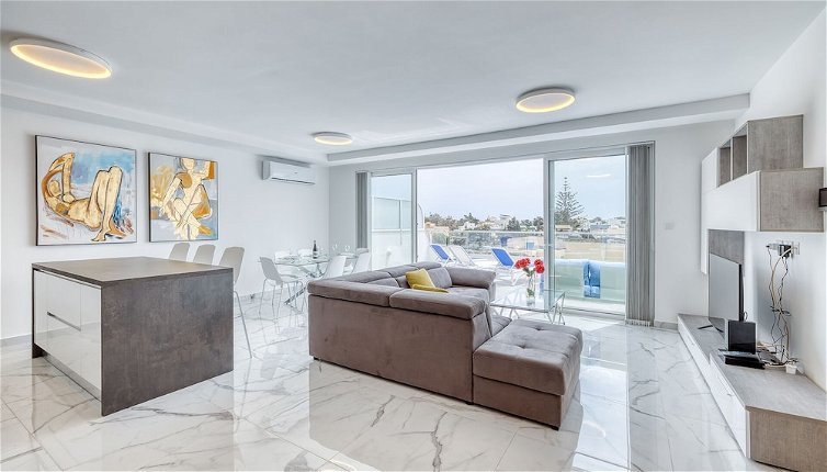 Foto 1 - Fabulous Penthouse Close to St George's Bay