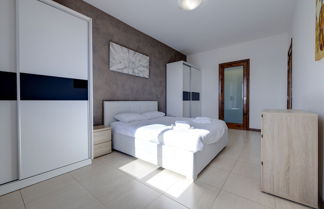 Photo 2 - Modern 3BR Apartment in the Centre of Sliema