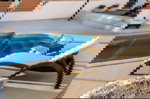 Foto 16 - Brand new Countryside Villa With Heated Pool