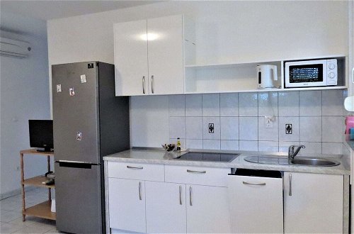 Photo 6 - Pretty Apartment in Mandre With Barbecue