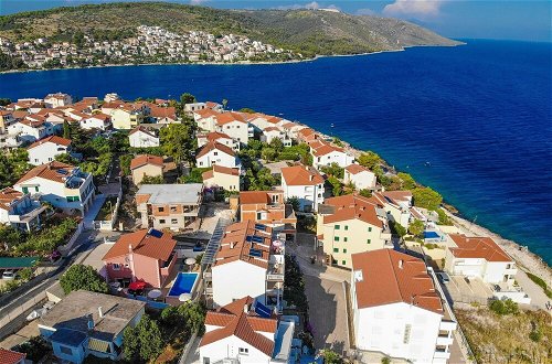 Photo 19 - Sea View Holiday Home in Okrug Gornji near Trogir
