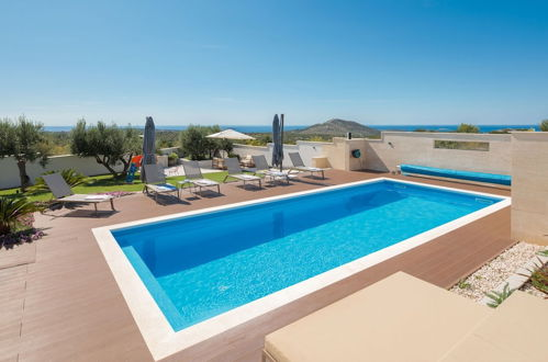 Foto 37 - Luxury Villa Cinderella with Swimming Pool
