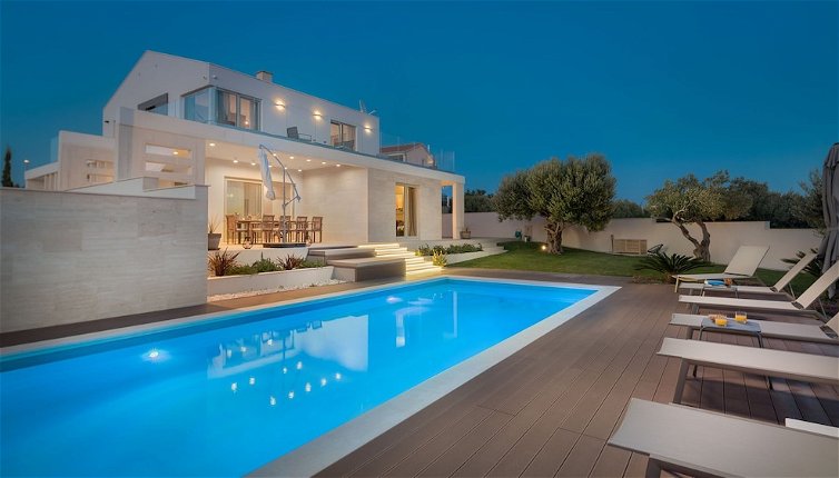 Foto 1 - Luxury Villa Cinderella with Swimming Pool