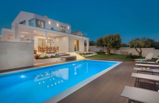 Foto 1 - Luxury Villa Cinderella with Swimming Pool