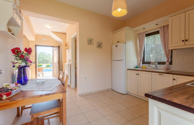Villa Marina Large Private Pool Walk to Beach Sea Views A C Wifi Car Not Required - 2300 - Photo 8