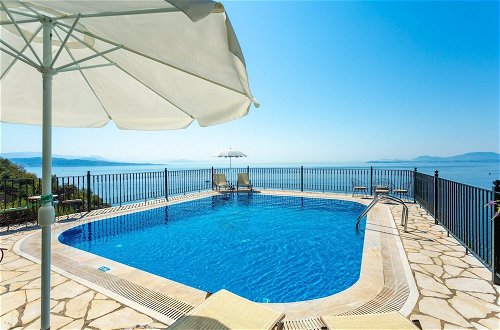 Foto 25 - Villa Elpida Private Pool Walk to Beach Sea Views A C Wifi Car Not Required - 2423
