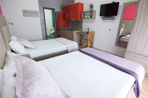 Photo 7 - Avra Comfort Rooms- Family