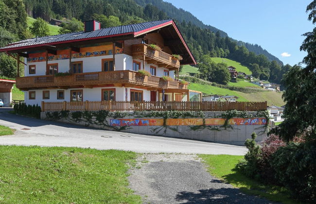 Sunlit Farmhouse near Hochzillertal Ski Area in Tyrol - Foto 24