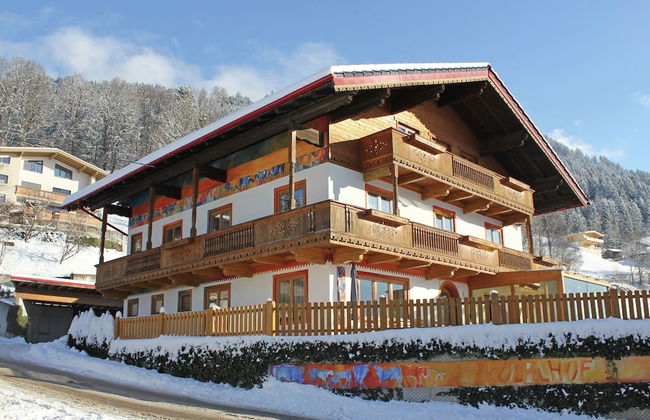 Sunlit Farmhouse near Hochzillertal Ski Area in Tyrol - Foto 1