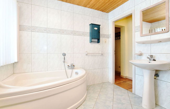 Modern Holiday Home in Schönberg with Hot Tub - Foto 27