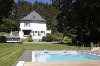 Photo 25 - Luxurious Countryside Holiday Home With Pool