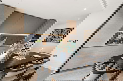Photo 11 - Stylish two Bedroom Apartment With River Views in Docklands