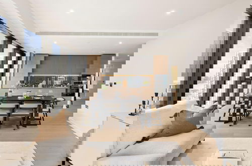 Photo 9 - Stylish two Bedroom Apartment With River Views in Docklands