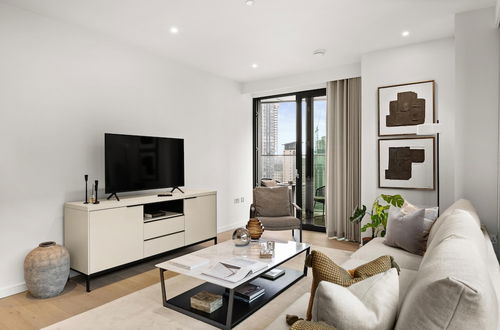 Photo 1 - Stylish two Bedroom Apartment With River Views in Docklands