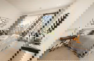 Photo 3 - Stylish two Bedroom Apartment With River Views in Docklands