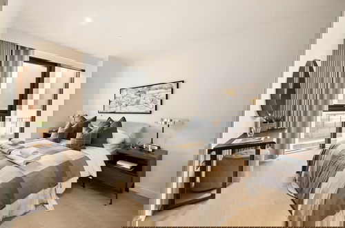 Photo 2 - Stylish two Bedroom Apartment With River Views in Docklands