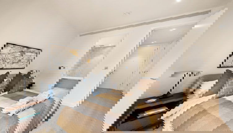 Photo 1 - Stylish two Bedroom Apartment With River Views in Docklands