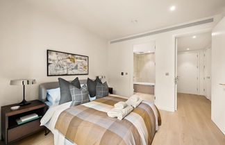 Photo 3 - Stylish two Bedroom Apartment With River Views in Docklands