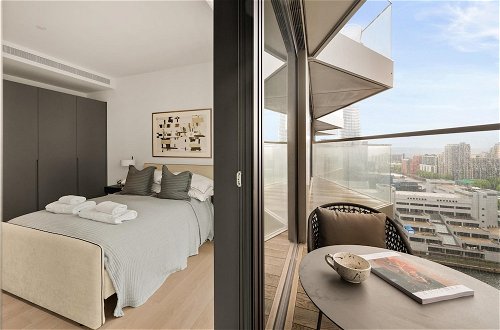 Photo 17 - Stylish two Bedroom Apartment With River Views in Docklands