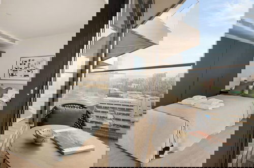 Photo 5 - Stylish two Bedroom Apartment With River Views in Docklands