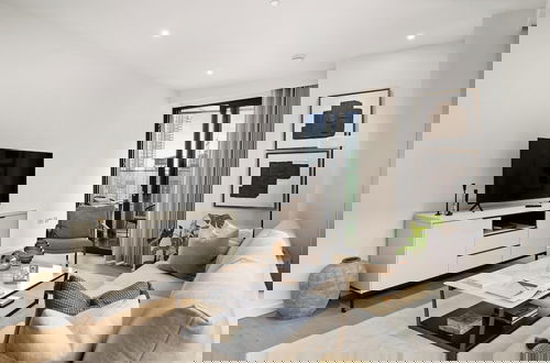 Photo 22 - Stylish two Bedroom Apartment With River Views in Docklands
