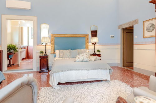 Photo 39 - Villa Hugo in Lucca With 5 Bedrooms and 6 Bathrooms