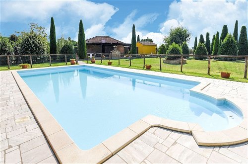 Photo 19 - Central Holiday Home With Swimming Pool