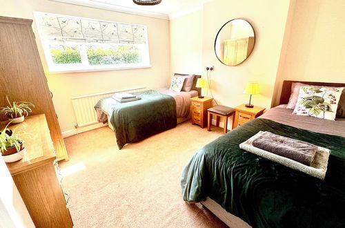 Photo 3 - Peveril House, Spacious Eco-friendly Holiday Home