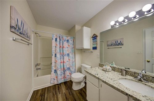 Foto 17 - Peaceful and Secure Pet-friendly Condo in Gulf Shores Steps From Swimming Pool