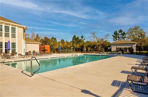 Foto 5 - Peaceful and Secure Pet-friendly Condo in Gulf Shores Steps From Swimming Pool