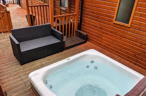 Photo 12 - Puddleduck Lodge With Hot Tub, on Felmoor Park