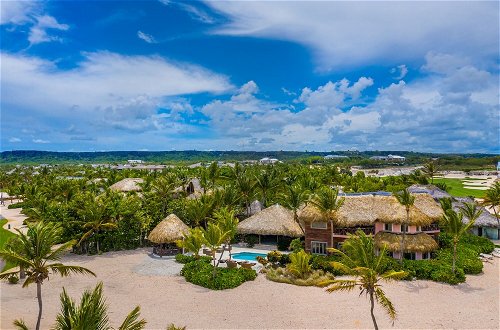 Foto 46 - Ocean View Villa with Pool Chef Butler
