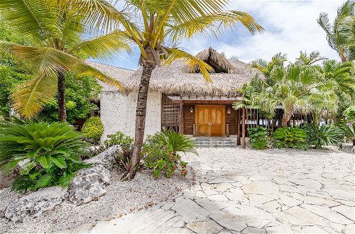 Foto 45 - Ocean View Villa with Pool Chef Butler
