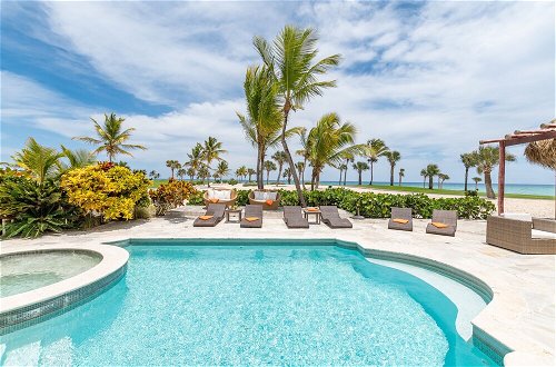 Foto 42 - Ocean View Villa with Pool Chef Butler