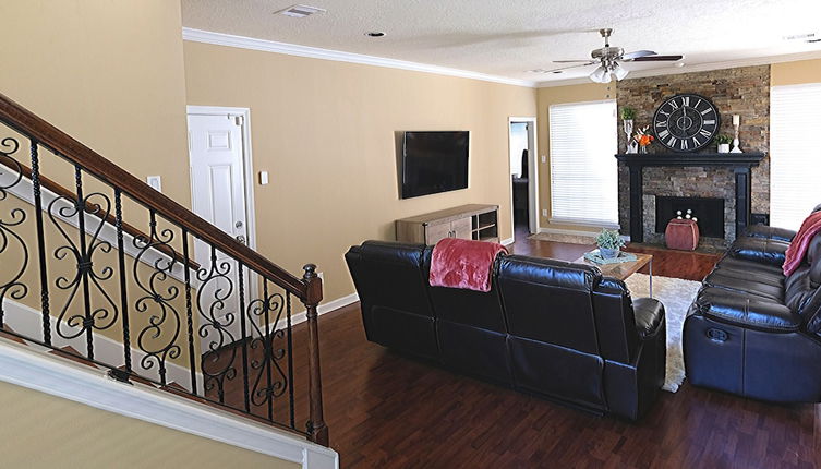 Photo 1 - 6Bdrm 3.5Bath 14Beds - 2 Story Houston